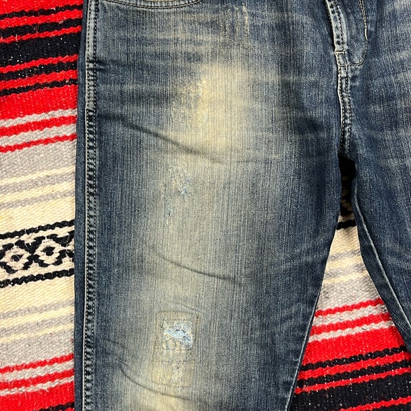 Wrangler Vegas Distressed Denim | Size 34 - Picture 4 of 8